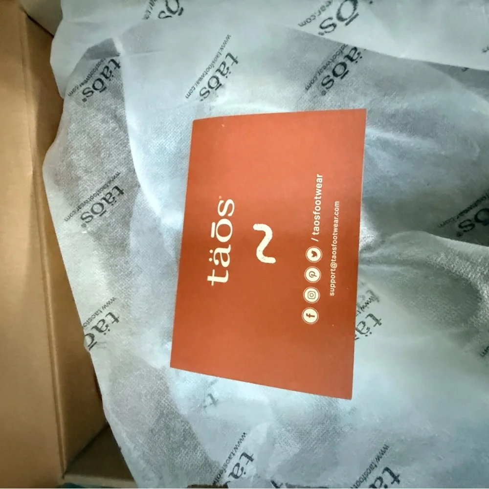Taos brand new in box never tried on 
Taos Future mid chestnut suede ankle boot - Picture 5 of 9